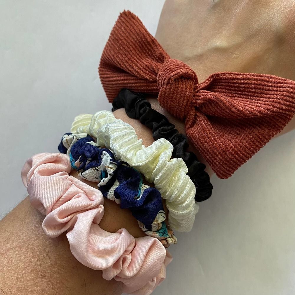 𝅺Set of 5 Scrunchies - Rust Navy Floral Bow
